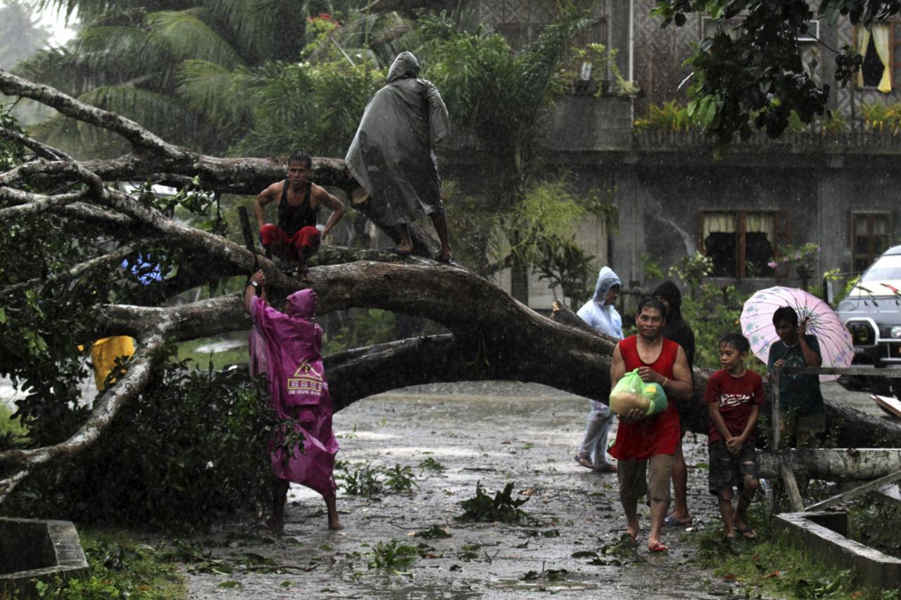 Tajfun, tajfun bopha, filipini (1)