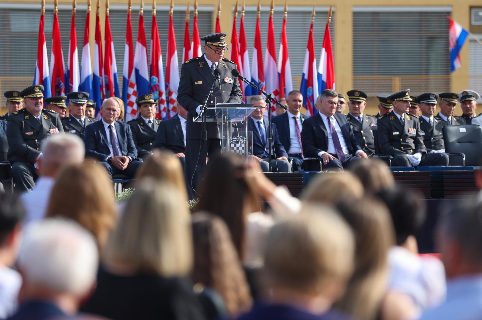 28.08.2025., Zagreb - Vojarna Petar Zrinski. Predsjednik Republike Hrvatske i vrhovni zapovjednik Oruzanih snaga RH Zoran Milanovic urucio je prve casnicke cinove 17., 18. i 19. narastaju kadeta Hrvatskog vojnog ucilista "Dr. Franjo Tudjman" diplomiranih u jesenskom roku. Photo: Sanjin Strukic/PIXSELL
