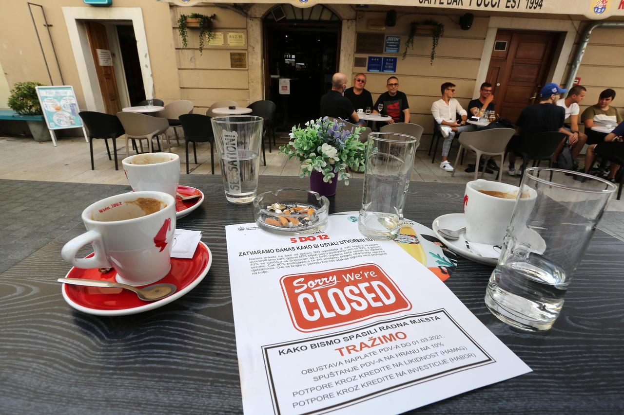 Rijeka: Ugostitelji u znak prosvjeda na sat vremena nisu posluživali goste u lokalu