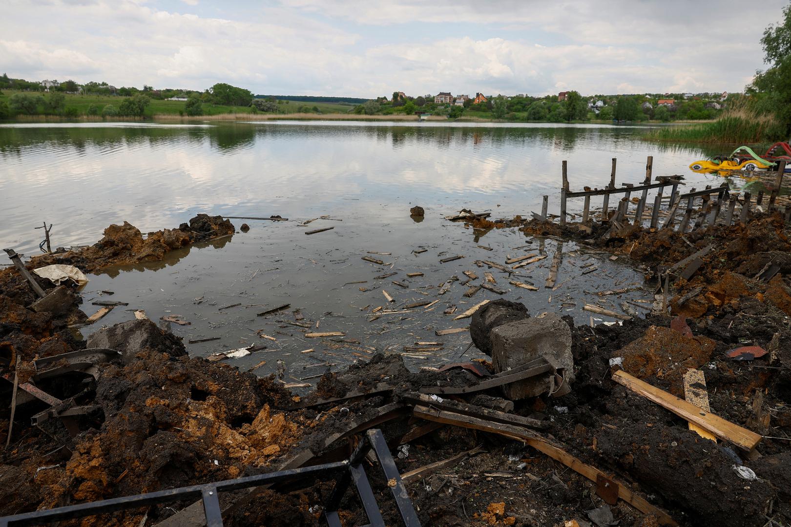 A view shows a crater that appeared after a Russian missile strike on a structure at a resort, amid Russia's attack on Ukraine, in Kharkiv, Ukraine May 19, 2024. REUTERS/Valentyn Ogirenko Photo: VALENTYN OGIRENKO/REUTERS