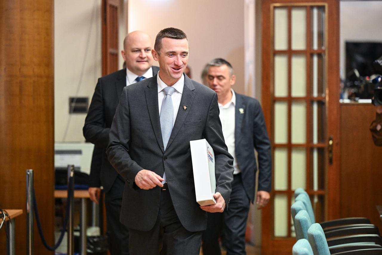 Zagreb: Domovinski pokret predao kandidacijske liste za Europski parlament