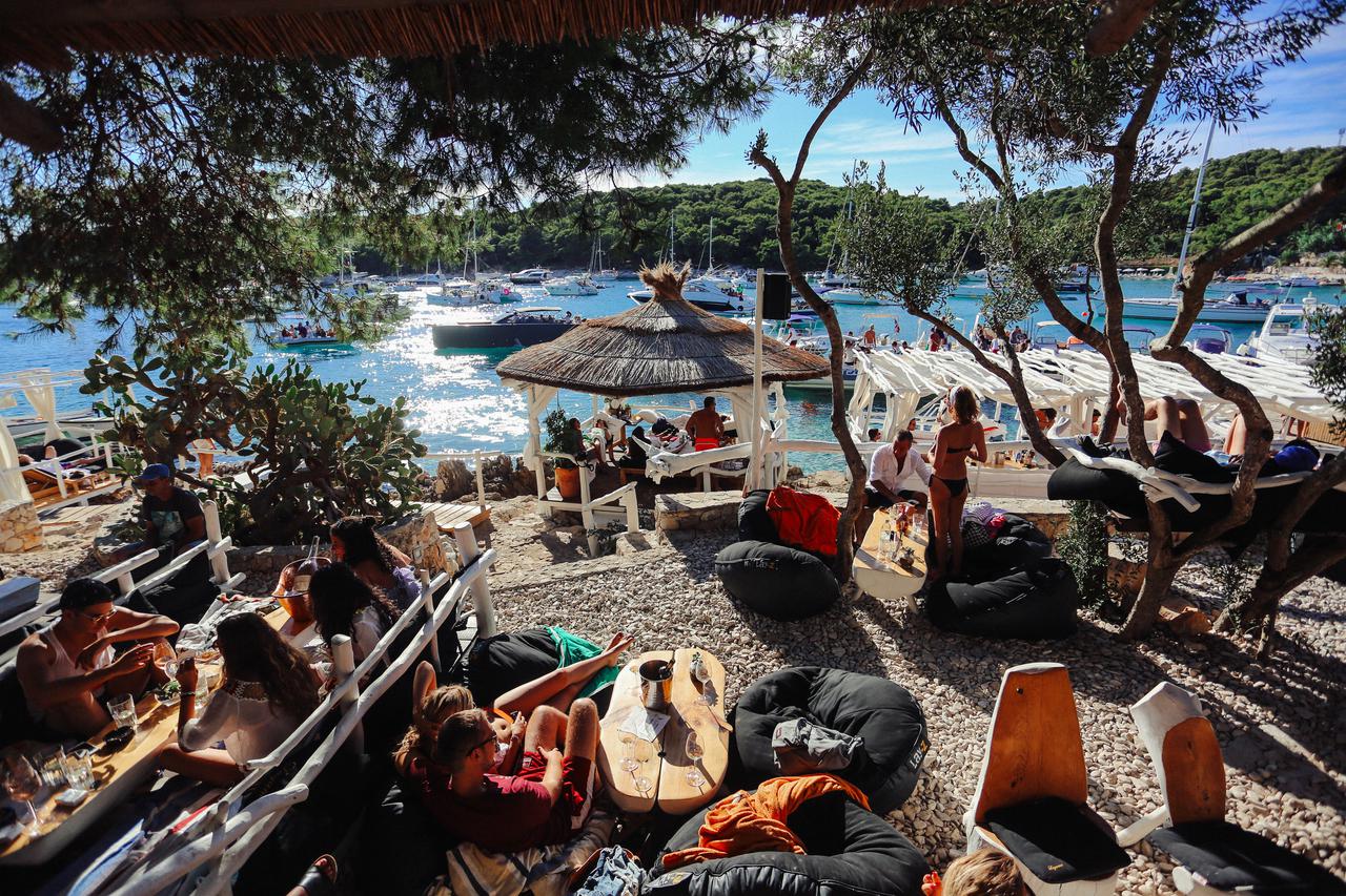 Sve plaže na otoku Hvaru obiluju ljepotama