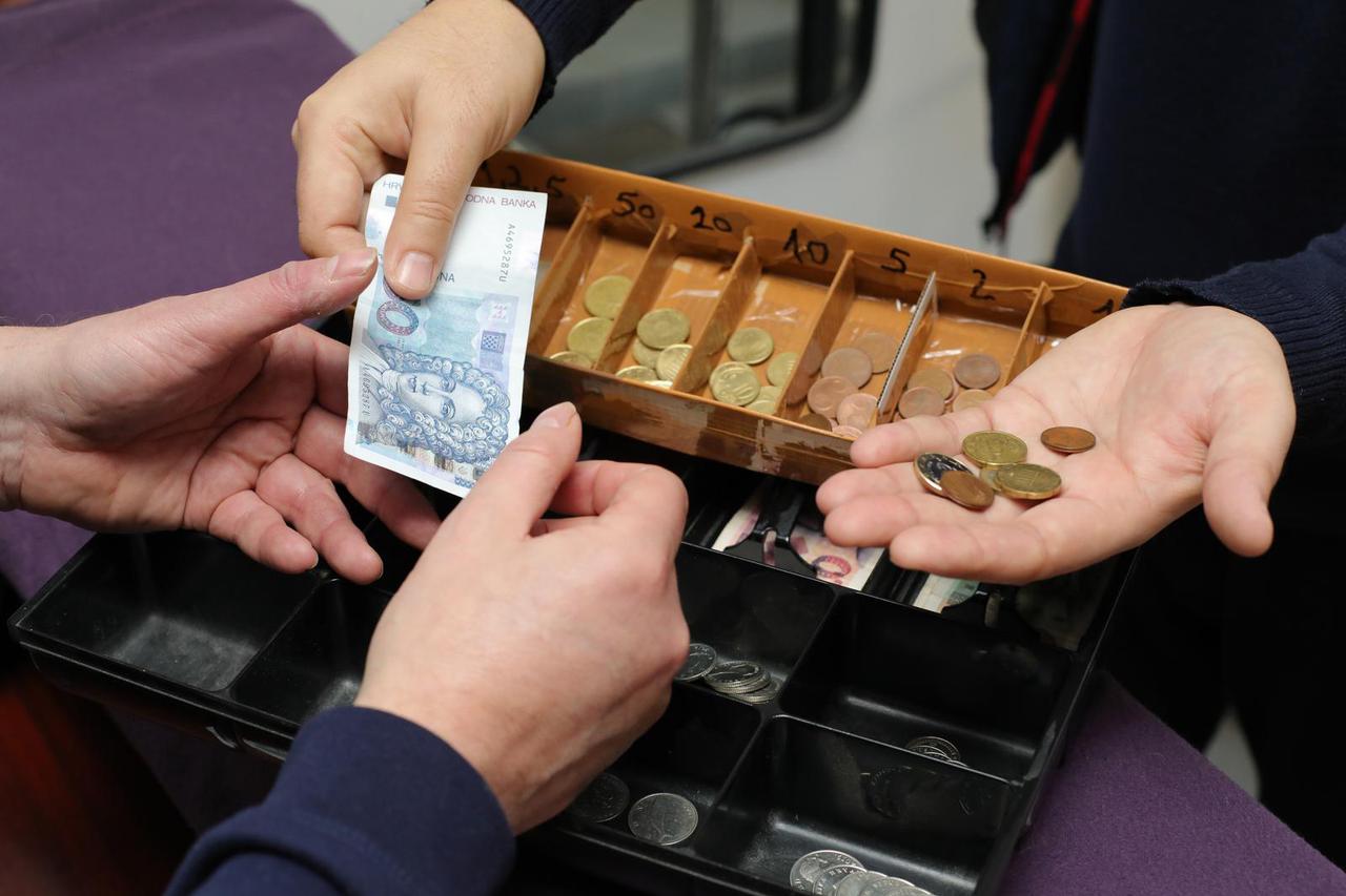 Tijekom prvih 14 dana nove 2023. godine, u blagajnama se nalaze i euri i kune