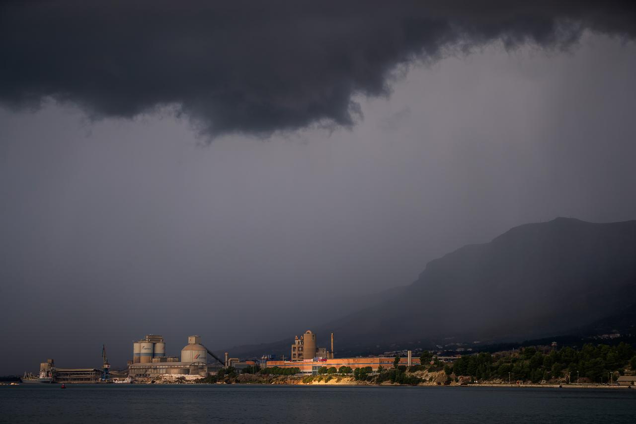 Vranjic: Jutro je osvanulo noseći olujne oblake nad Kaštelanskim zaljevom