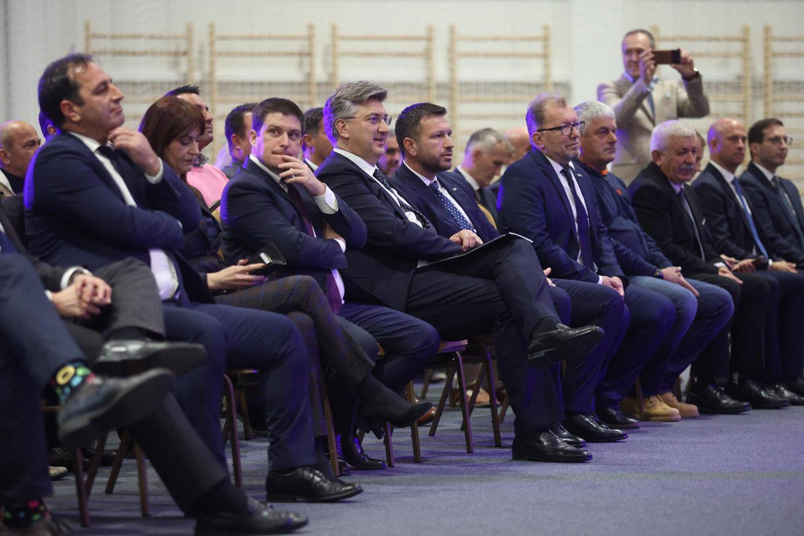 24.11.2022.., Rab - Premijer Andrej Plenkovic sudjelovao je na otvaranju nove sportske dvorane u Loparu.  Photo: Nel Pavletic/PIXSELL