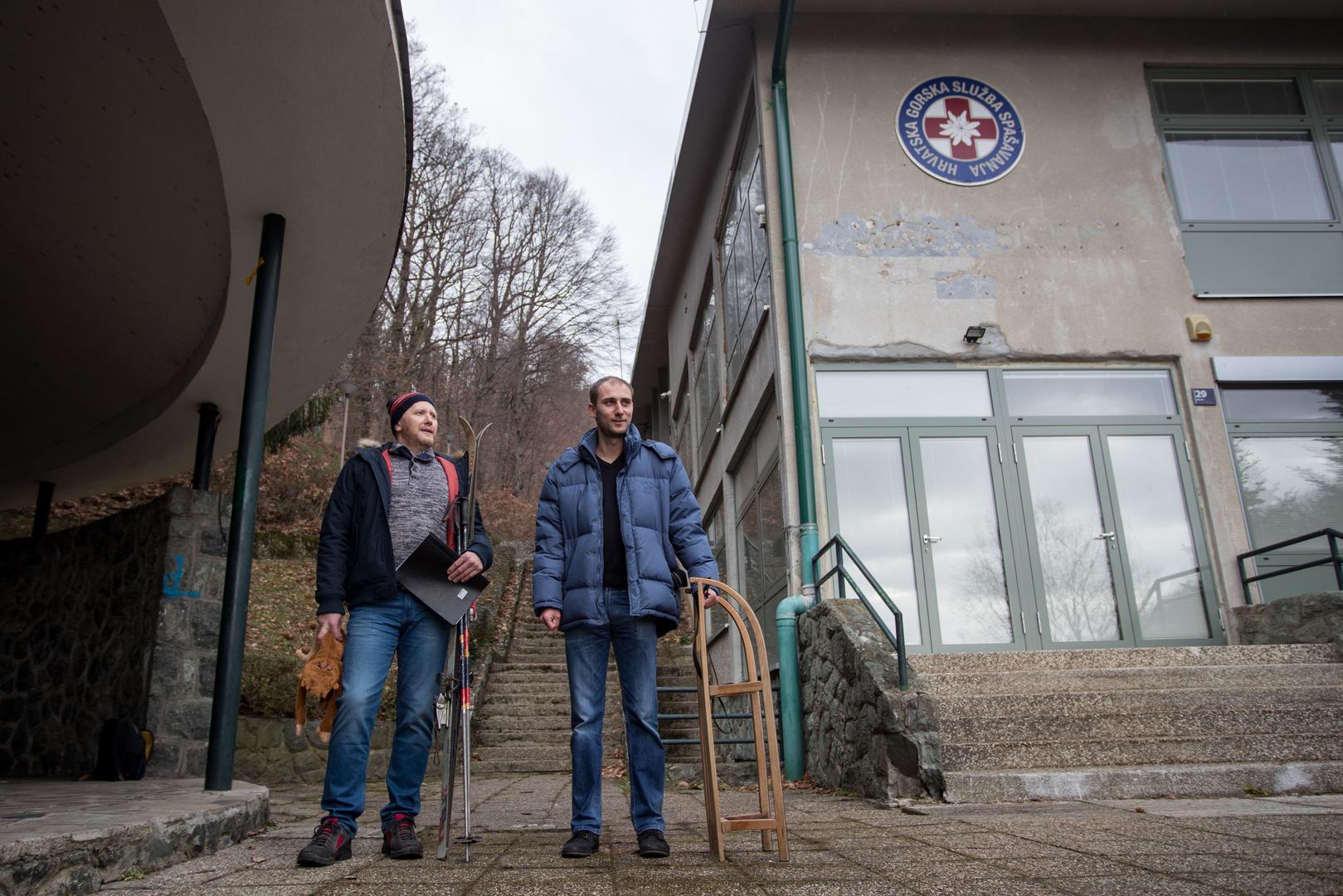 Sa skijama i sanjkama tako su posprdno podsjetili na obećanje gradonačelnika Milana Bandića koje je dao prošle godine, a ono je glasilo da će na današnji dan konačno otvoriti novu žičaru.