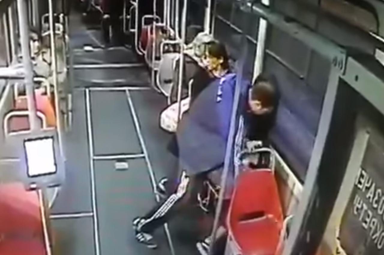 Napad u tramvaju