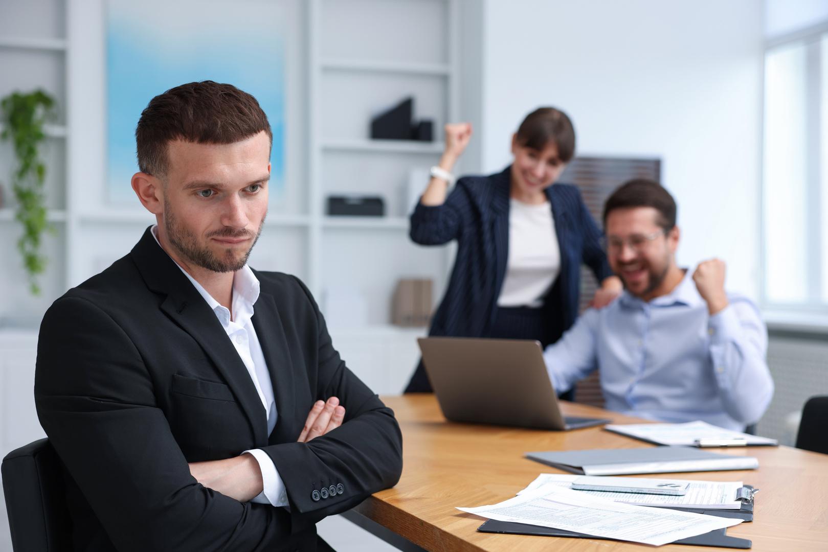 4. Ovan: Zbog utjecaja Mars, planeta agresije i kretnje, često su impulzivni, zbog čega su zauzeli visoko mjesto na ovoj ljestvici. Jako su natjecateljski nastrojeni te su nemilosrdni kada netko želi nešto što je njihovo ili nešto što oni žele. Nikad ne testirajte svoju sreću s ovim znakom. 