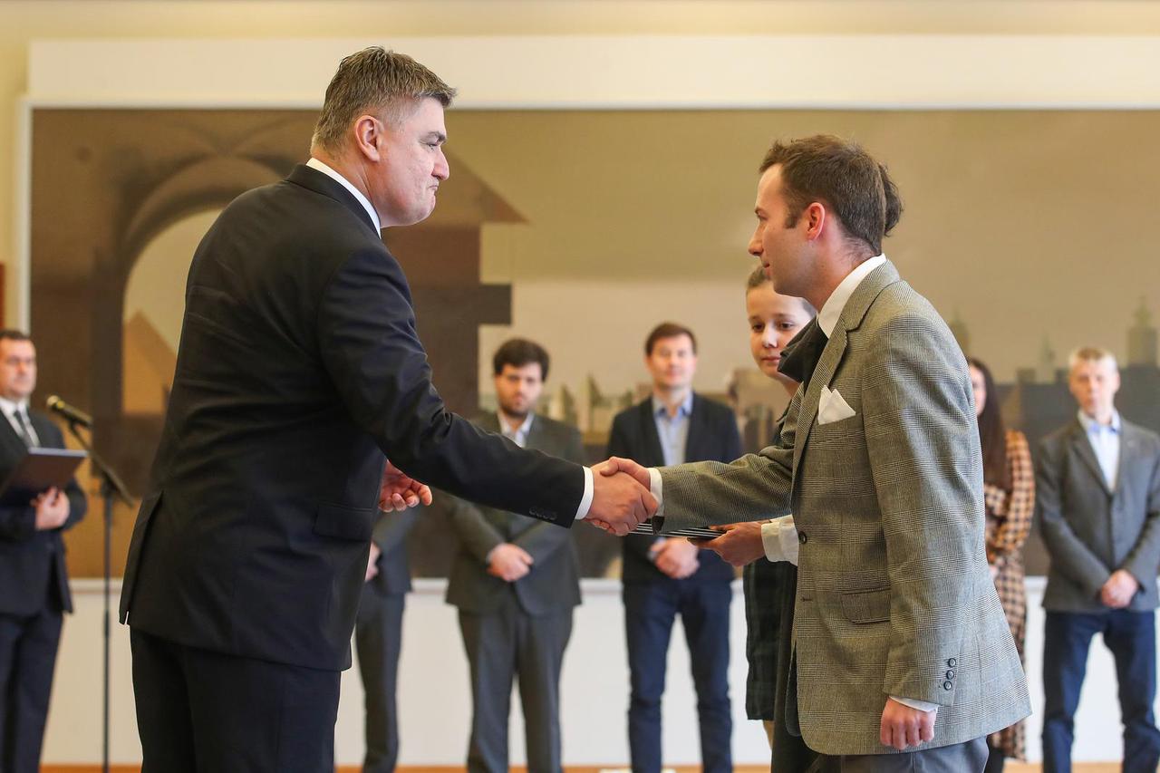 Zagreb: Predsjednik Milanović posmrtno odlikovao Ivu Bićanića Redom Danice hrvatske s likom Blaža Lorkovića 