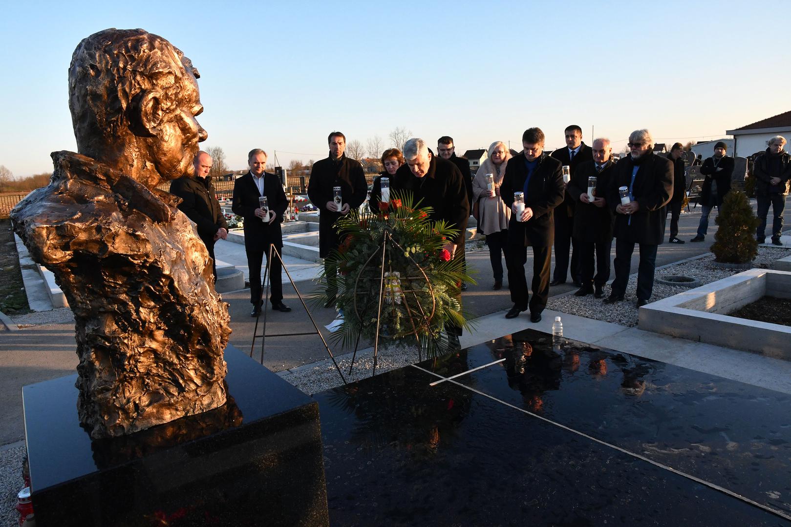 Njegovi kolege, obitelj i prijatelji nikada ga neće zaboraviti, a zaboraviti ga neće ni njegova Donja Mahala kod Orašja.