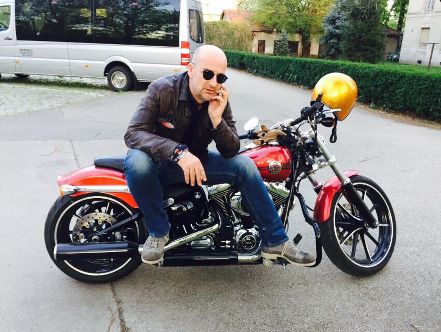 Dr. Danko Vrdoljak - boks, jedrenje -
Iako su mu motocikli strast, svoj je nedavno prodao zbog sinova