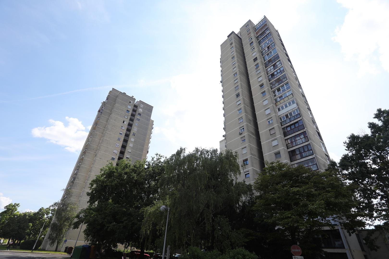 Neboderi na Prisavlju visoki su 73 metra i imaju 25 katova.