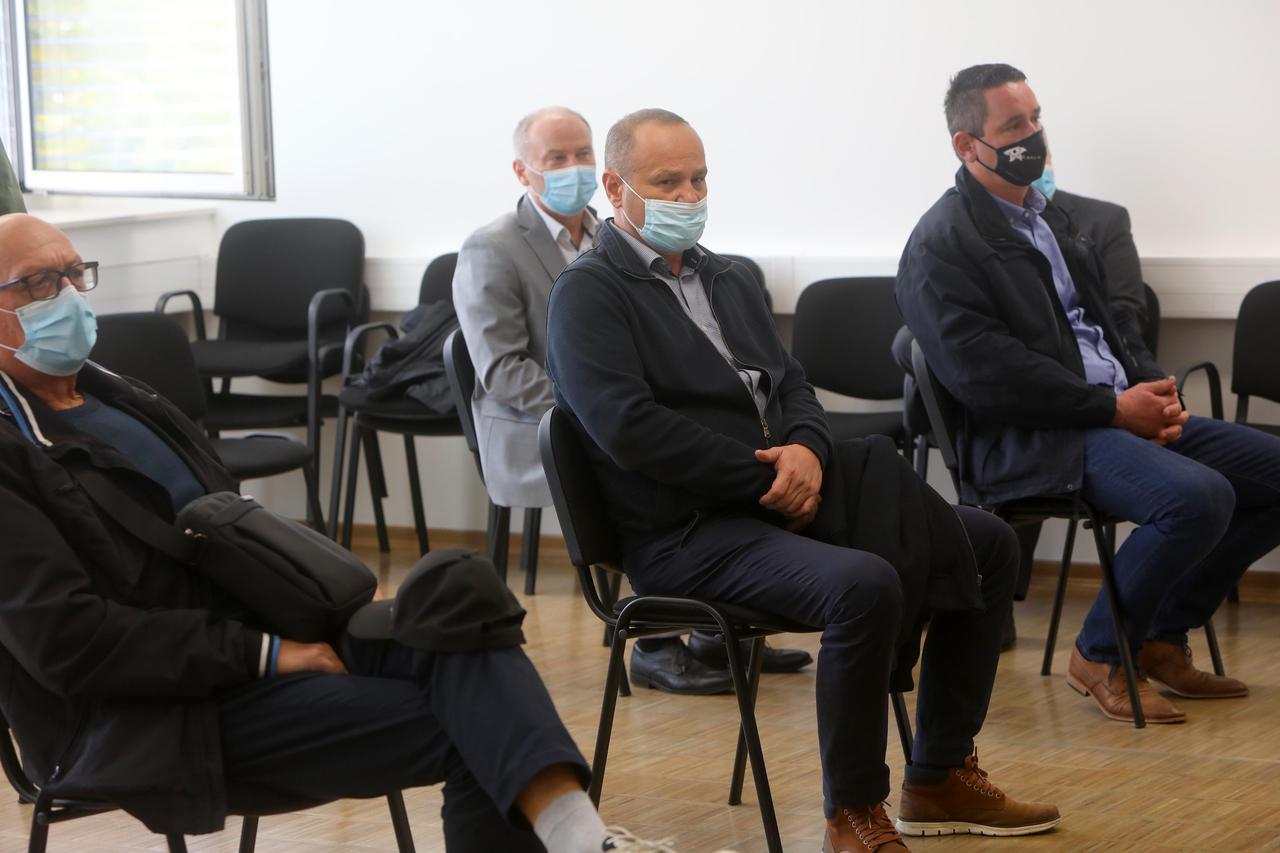 Karlovac: Počelo suđenje skupini osumnjičenoj za izvlačenje novca iz RK Karlovac