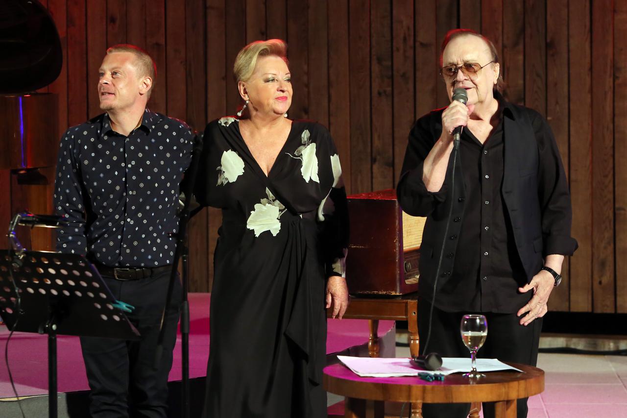 Šibenik: Povodom blagdana sv. Mihovila Gabi, Arsen i Matija Dedi? održali koncert