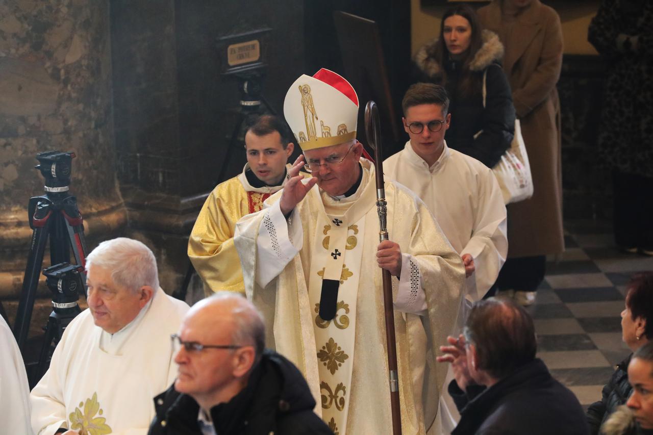 Rijeka: Nadbiskup Mate Uzinić predvodi Božićnu misu u katedrali Svetog Vida