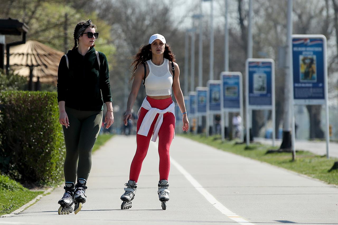 Lijep i sunčan dan građani provode na Jarunu