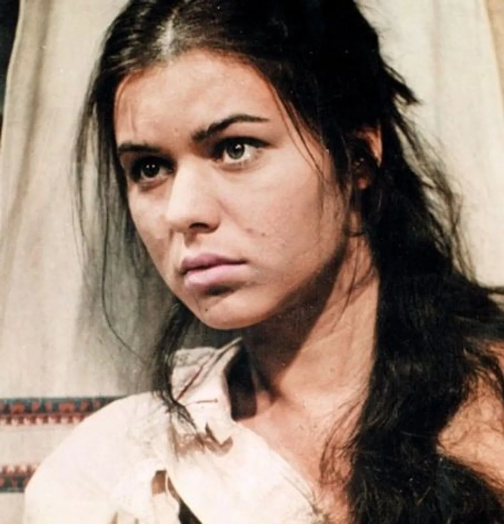 Kroz desetljeća je igrala brojne značajne uloge, od Priče iz bečke šume i Ujaka Vanje do adaptacija djela Miroslava Krleže i Williama Shakespearea. 