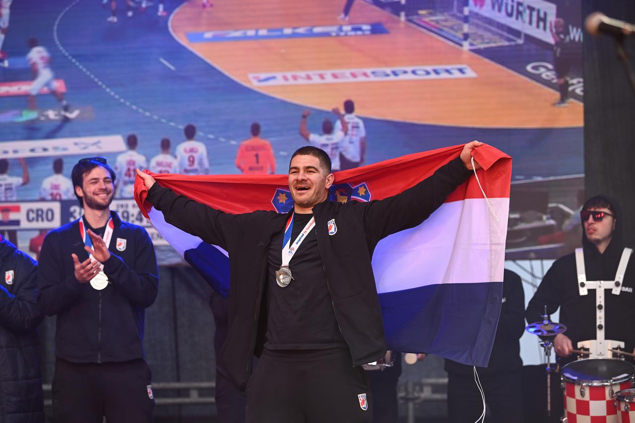 Zagreb: Hrvatska rukometna reprezentacija stigla na svečani doček na Trgu bana Josipa Jelačića