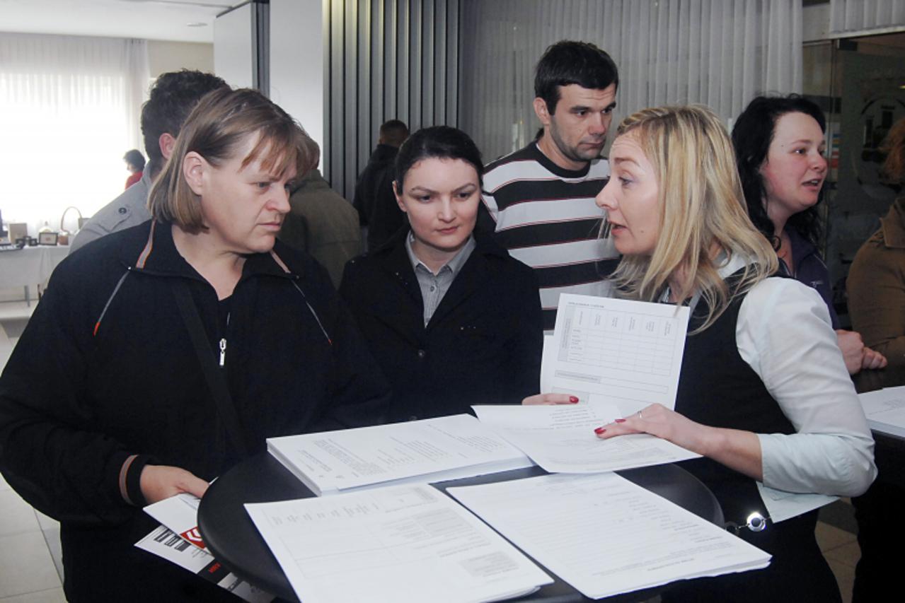 \'17.03.2011., Sisak - U hotelu Panonija odrzan je 4.sisacki  Sajam poslova koji je organizirao HZZ podruznica Sisak. Izlozbene standove poslodavaca obislo je mnostvo nezaposlenih. Photo:Nikola Cutuk/