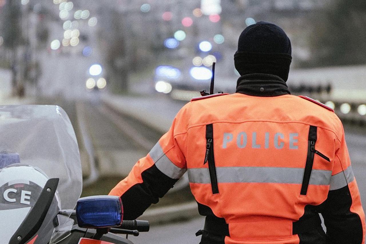 policija
