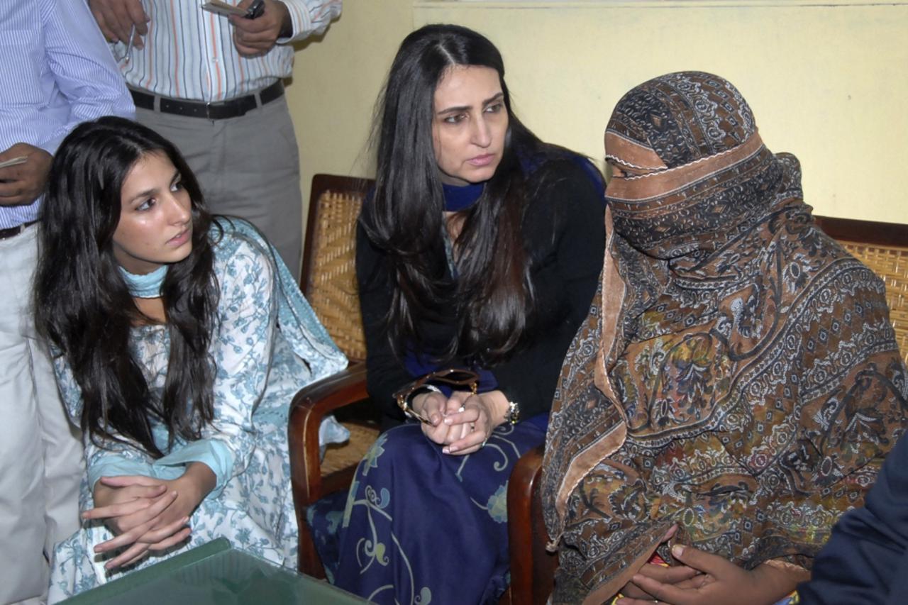 Asia Bibi sa svoje dvije kćerke