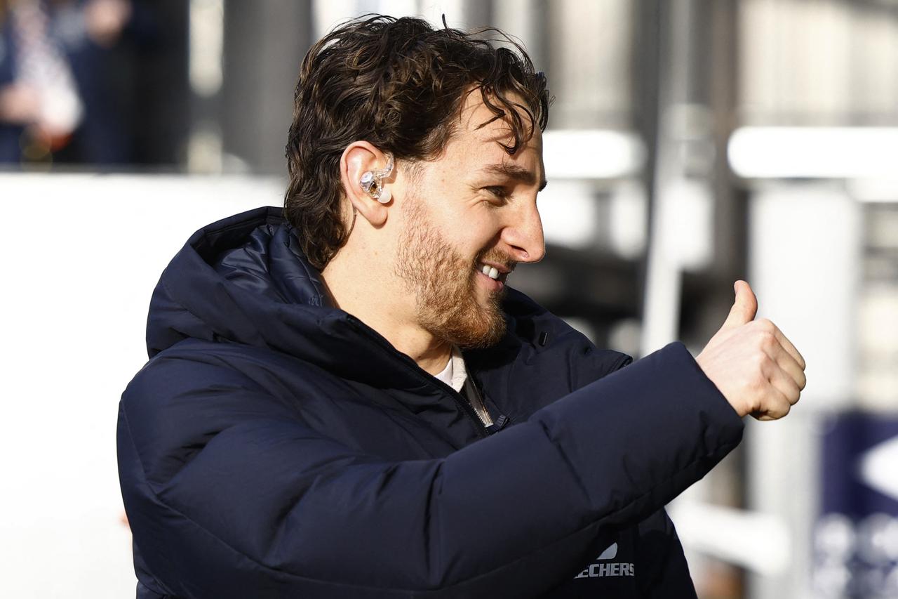 Premier League - Luton Town v Manchester United