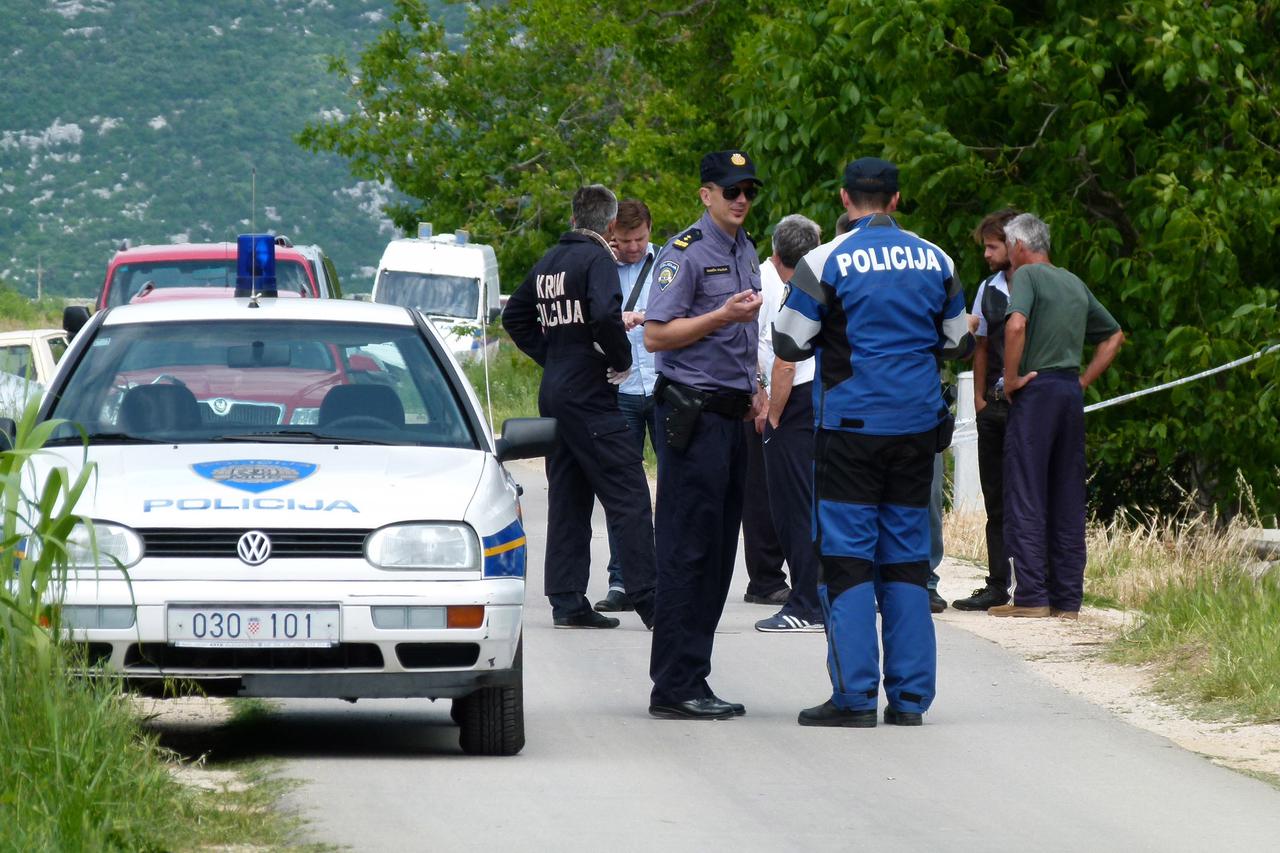 16.05.2012., Rogotin - Mali neregistrirani avion u jutarnjim se satima srusio u dolini Neretve, u polje mandarina, 500-tinjak metara od mosta u Rogotinu, na lijevoj strani rijeke Neretve. Poginule su dvije osobe. Let nije bio najavljen Hrvatskoj kontroli 