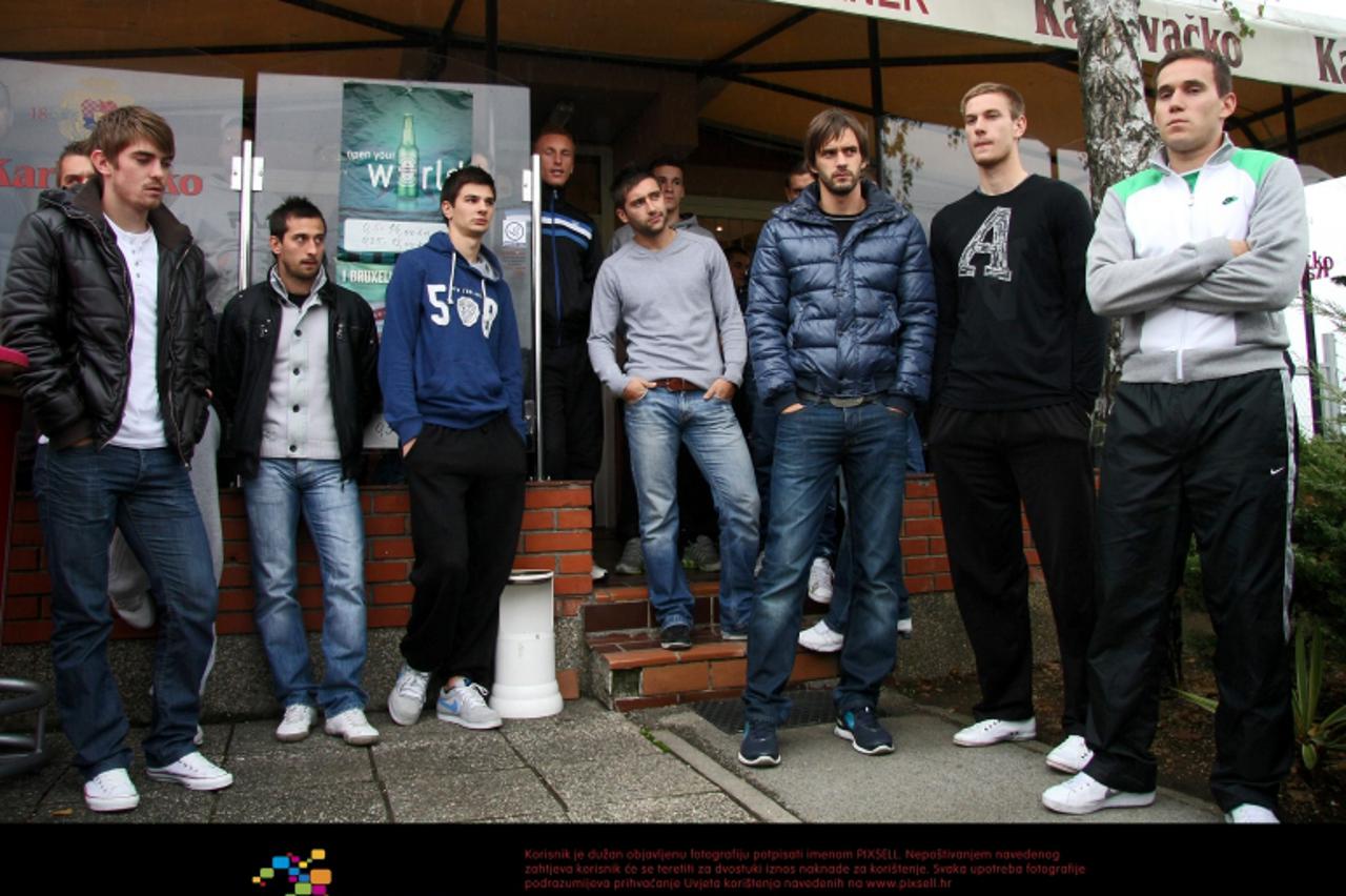 '25.10.2011., Karlovac - Nogometasi NK Karlovca sazvali su konferenciju za novinare na kojoj su pricali o visemjesecnim problemima u klubu. Istaknuli kako im nisu isplacene obecane place, nemaju novac