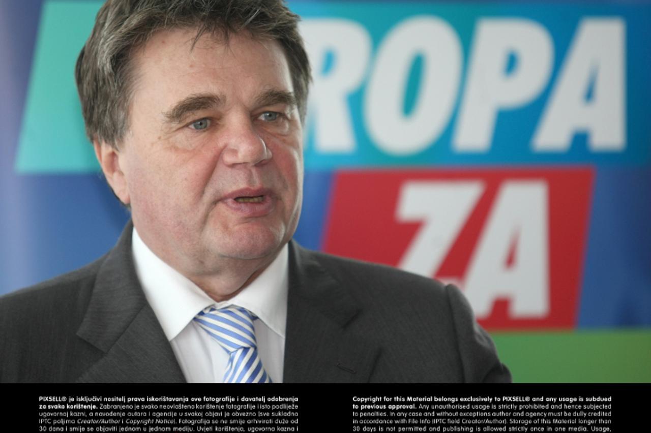 '15.03.2013., Osijek - Ivan Jakovcic u hotelu Osijek imao prvo predstavljanje u svojoj kampanji za Europarlament.  Photo: Davor Javorovic/PIXSELL'