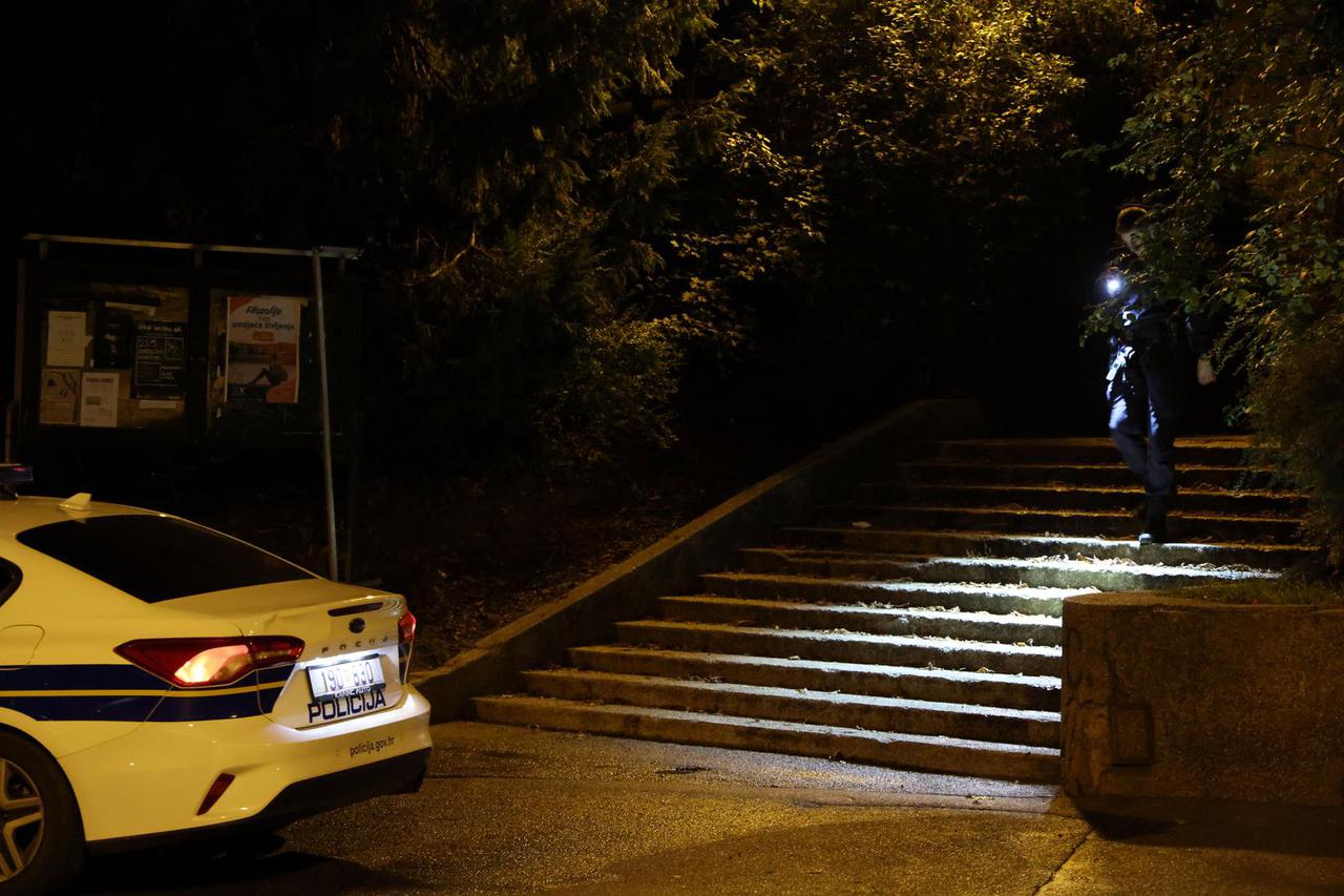 Šibenik: Policija zaustavljala vozačice i dijelila im ruže povodom Dana žena