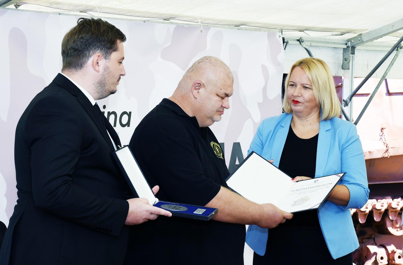 03.09.2021., Sisak - Povodom Dana branitelja grada Siska u bivsoj vojarni Barutana odrzana je svecana akademija i dodijela Plaketa Marijan Celjak - junak obrane grada Siska u Domovinskom ratu te je otvorena izlozba fotografija Mladena Knezevica-Gipsa.Photo: Nikola Cutuk/PIXSELL