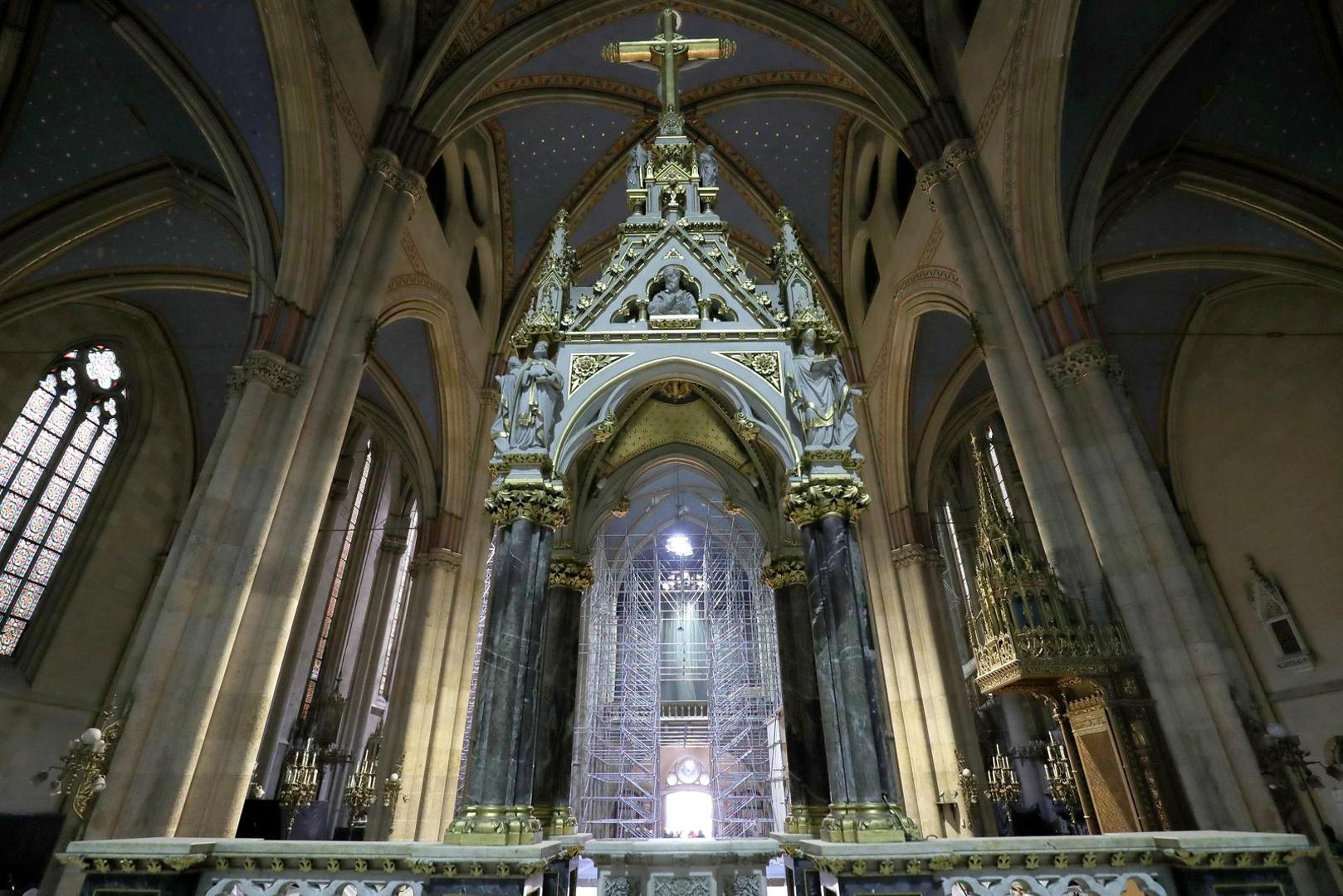 Rektor Sveučilišta u Zagrebu Stjepan Lakušić upoznao je premijera s detaljima obnove katedrale, a on je čestitao izvođačima i svima koji prate projekt obnove te izrazio zadovoljstvo nagradom koju je dobio tim profesora Lazarevića. "Ta nagrada svjedoči prvo o razmjerima štete od potresa, drugo o zahtjevnosti projekta obnove i njegove kompleksnosti i o sjajnom radu naših stručnjaka jer je to dala sama struka", kazao je.