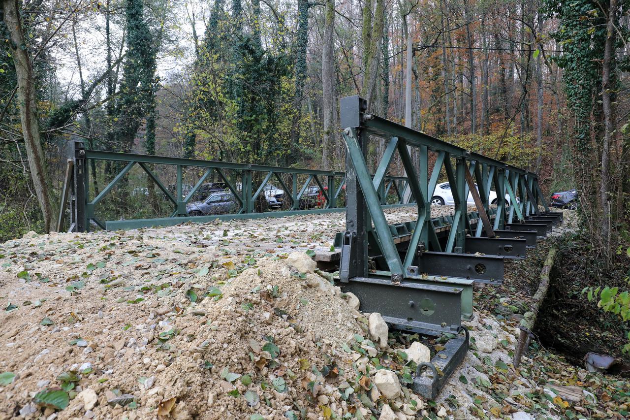 Donja Stubica: Srušena teško dostupna kuća koja je nastradala u potresu, a do koje je vojska sagradila most