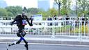 Humanoidni robot tvrtke Unitree u kvalifikacijama za pekinški polumaraton robota oborio ljudski svjetski rekord na 1 500 metara