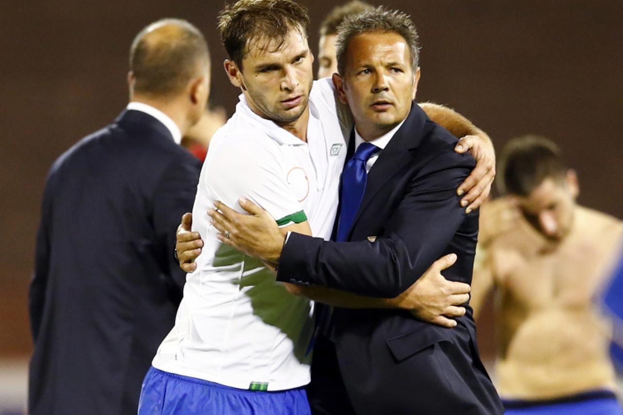 'Serbia's head coach Sinisa Mihajlovic (R) hugs Serbia's Branislav Ivanovic during their international friendly soccer match against Ireland in Belgrade August 15, 2012. REUTERS/Marko Djurica (SERBI