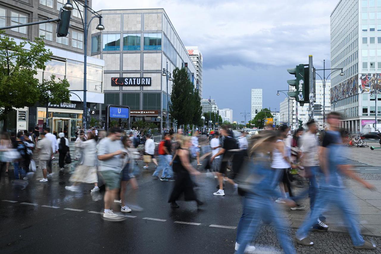 Storm and heavy rainfall hit in Berlin