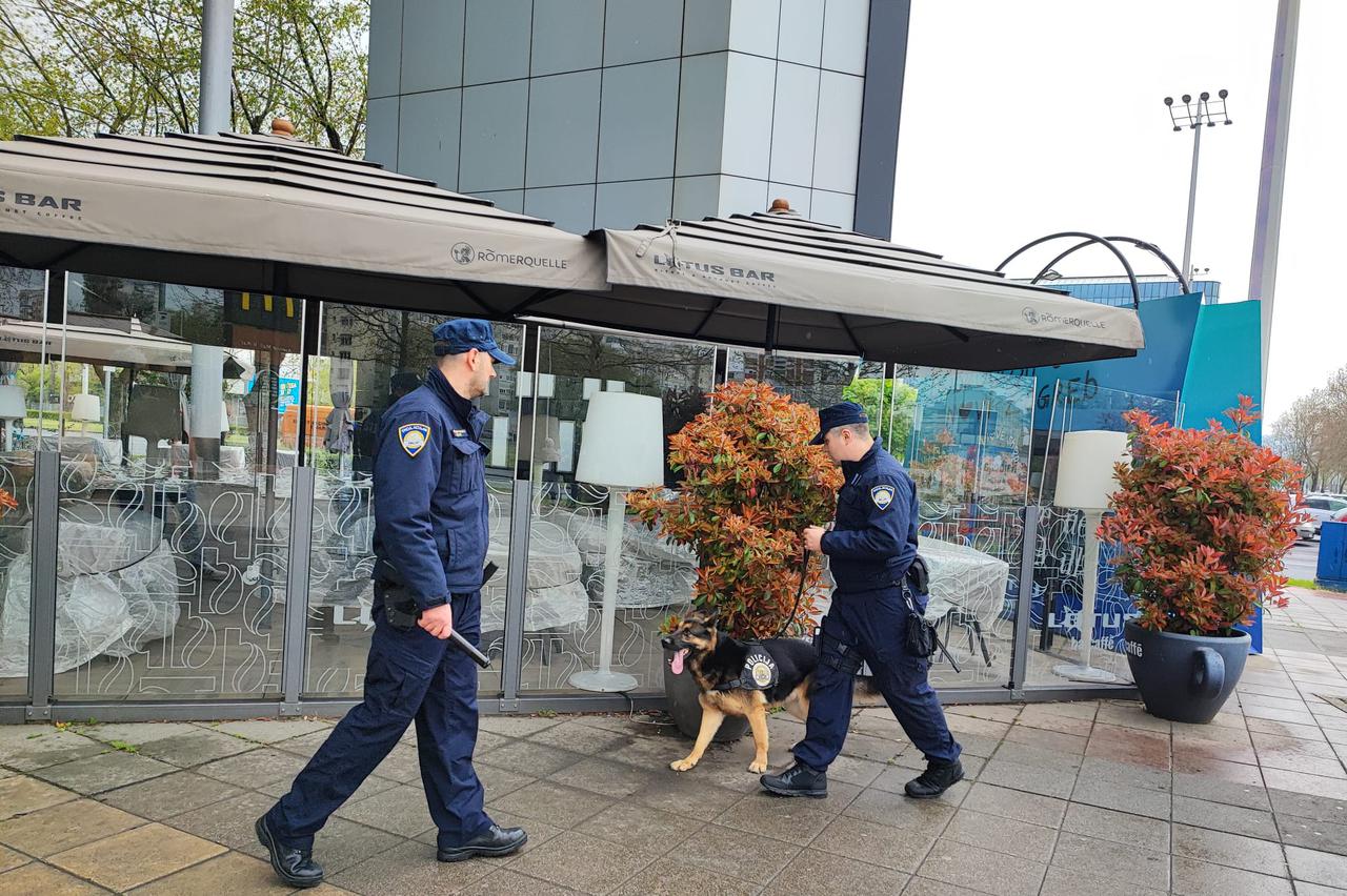 Dojava o bombi u Avenue Mallu