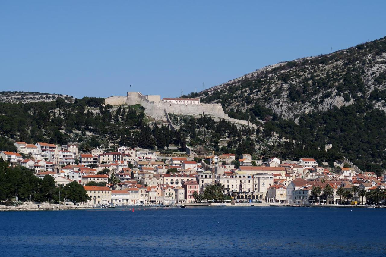 Pogled na grad Hvar