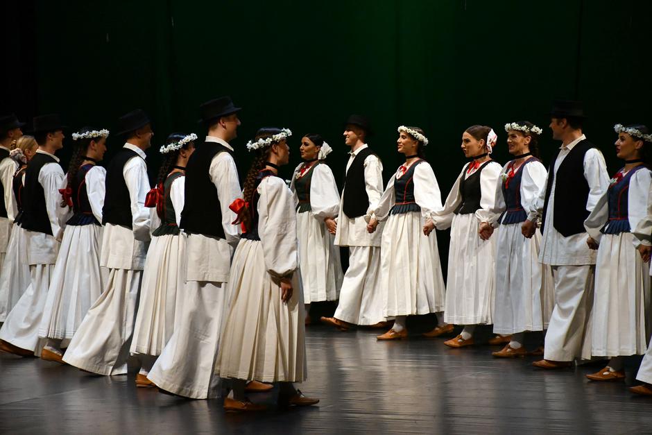 Slavonski Brod: Svečani godišnji koncert Ansambla Lado