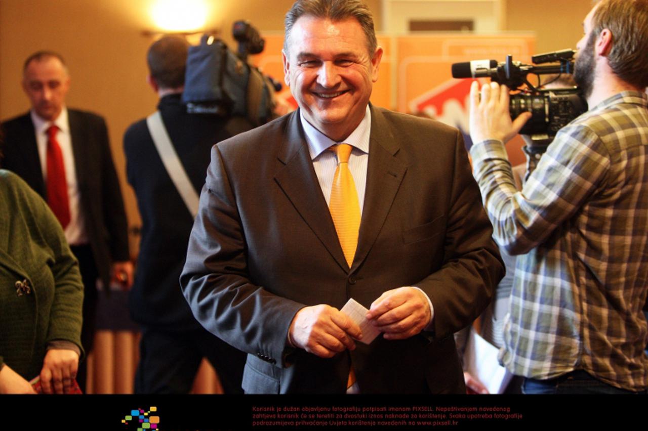 '18.02.2012., Miramarska, Zagreb - Hrvatska narodna stranka odrzala je u hotelu International press konferenciju i sredisnji odbor stranke. Radimir Cacic. Photo: Slavko Midzor/PIXSELL'