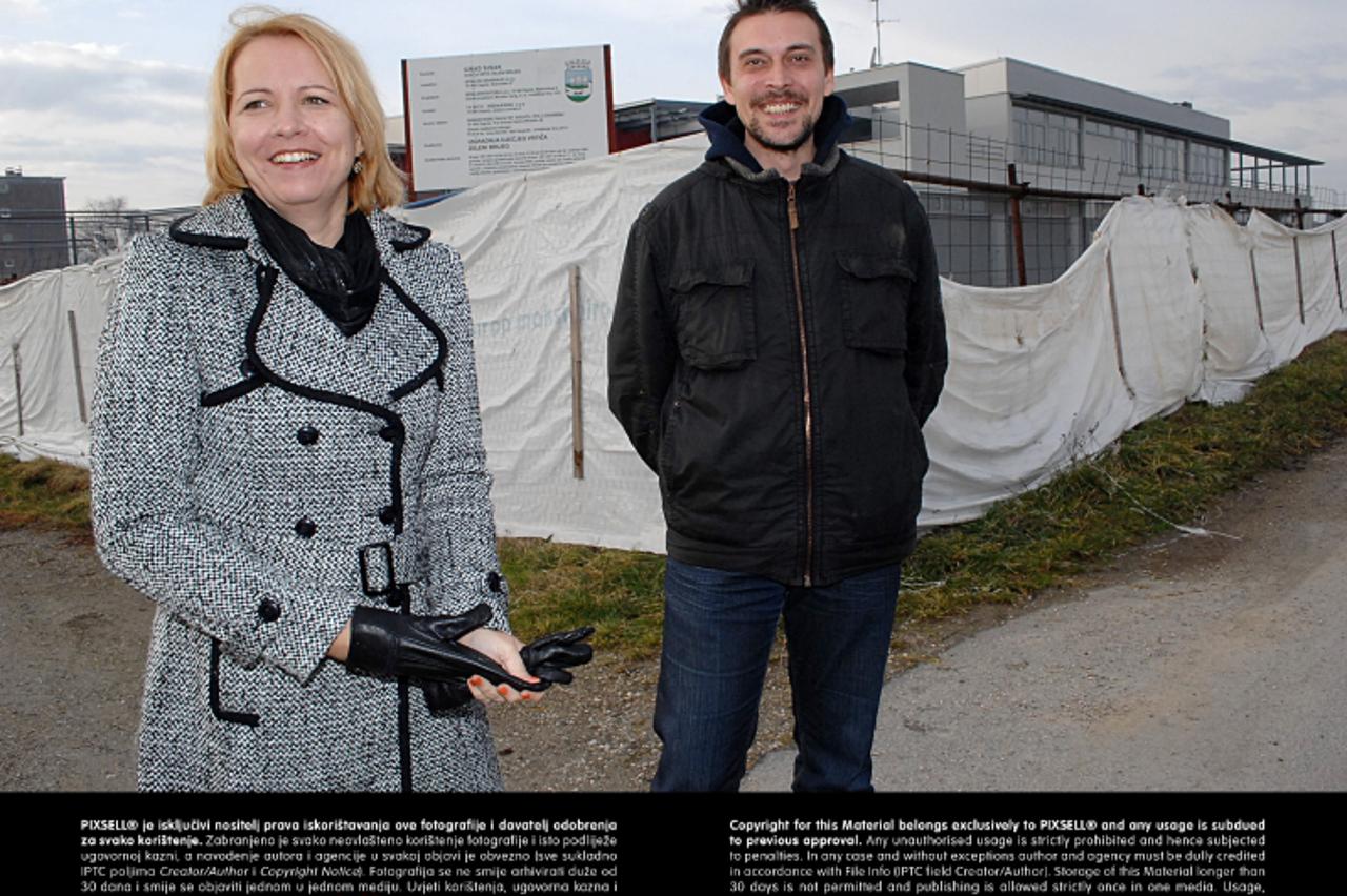 '10.01.2013., Sisak - Predsjednica Gradske organizacije SDP-a Sisak, Kristina Ikic Banicek odrzala je tiskovnu konferenciju pred zgradom nedovrsenog djecjeg vrtica na Zelenom brijegu.  Photo: Nikola C