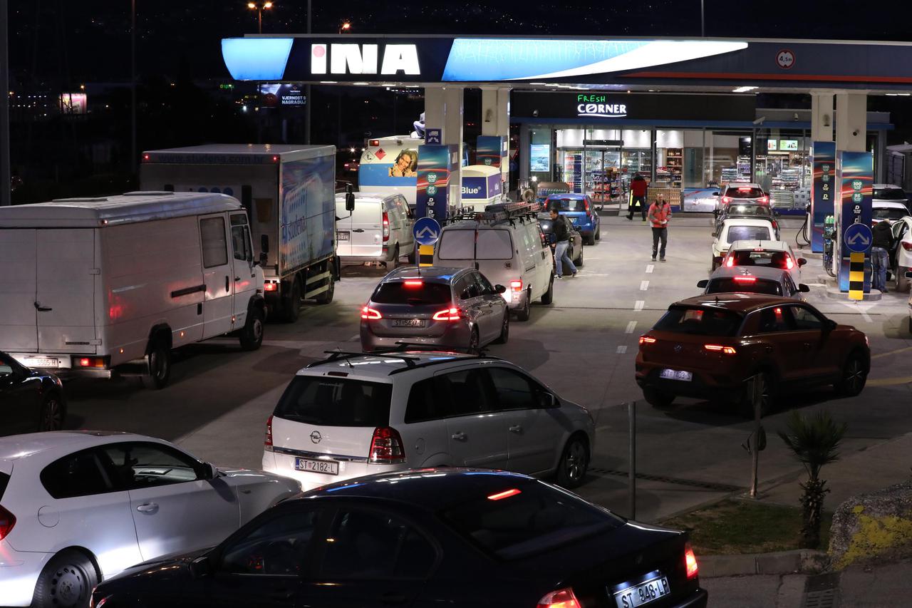 Split: Kolone na benzinskim postajama zbog povećanja cijena goriva