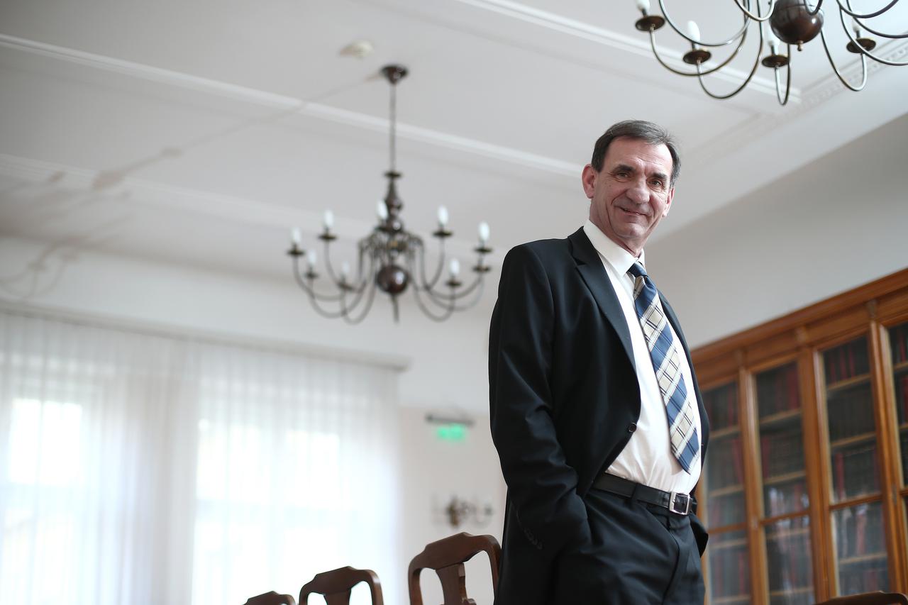 24.02.2016., Zagreb - Nenad Stazic, profesor filozofije i komparativne knjizevnosti, diplomirao na Filozofskom fakultetu u Zagrebu. Zastupnik u Hrvatskom saboru.  Photo: Sanjin Strukic/PIXSELL