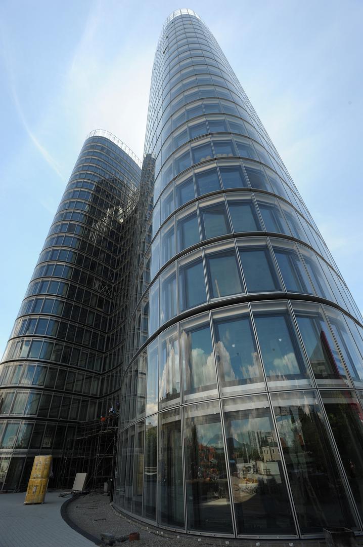 Još jedan poslovni neboder plijeni svojim impozantnim izgledom. Ima 22 kata i visinu od 81 metra. Neboder je izgrađen 2012. godine, a specifična zakrivljena arhitektura daje mu futuristički izgled.