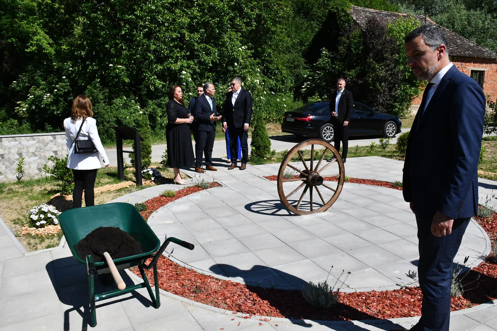 Romski memorijalni centar Uštica izgrađen je radi trajnog obilježavanja najvećeg zločina nad romskim narodom počinjenog tijekom Drugog svjetskog rata.