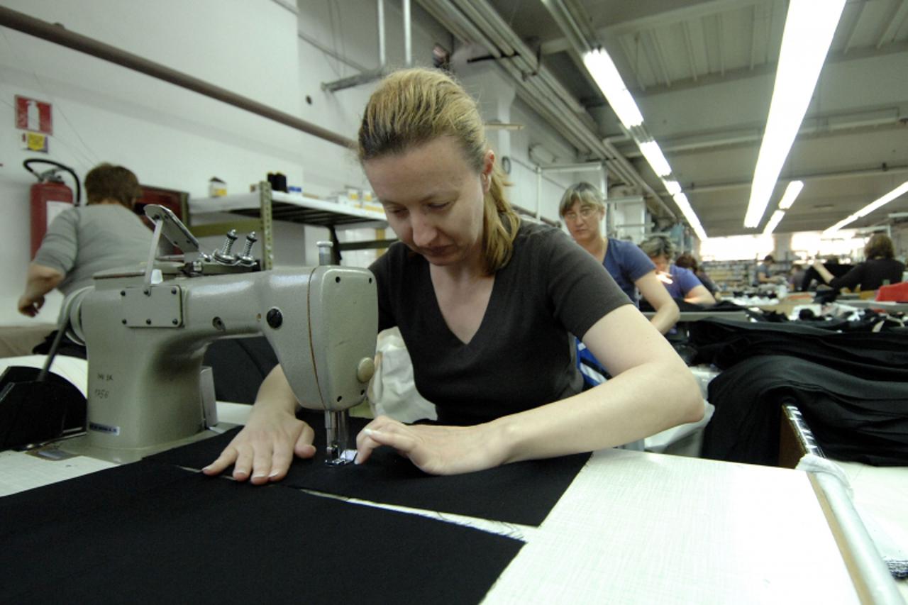 '13.05.2011., Mursko Sredisce- Tvrtka Modeks iz Murskog Sredisca je vecæ dvije godine u stecaju, a sije odjecu za Escadu Photo: Vjeran Zganec-Rogulja/PIXSELL'