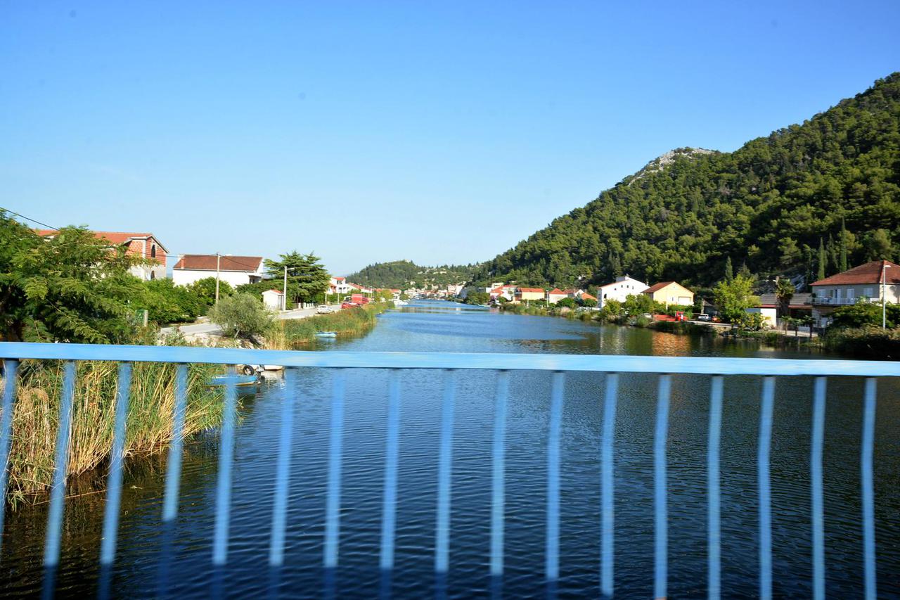 Opuzen: Grad uzvodno od uš?a rijeke Neretve