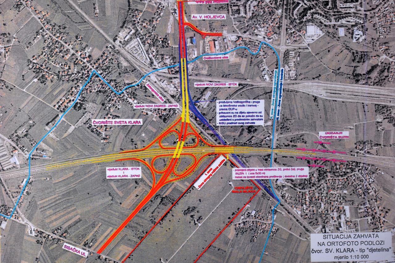 26.09.2014..,Zagreb -  Mario Kranjcina iz mjesnog odbora Buzin, stoji pored cvora Buzin koji ce se zatvoriti. Photo: Marko Prpic/PIXSELL