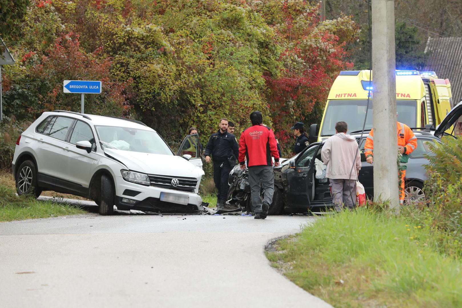 Više osoba ozlijeđeno je u sudaru dva automobila koji se dogodio u utorak poslijepodne u Velikom Trgovišću. 
