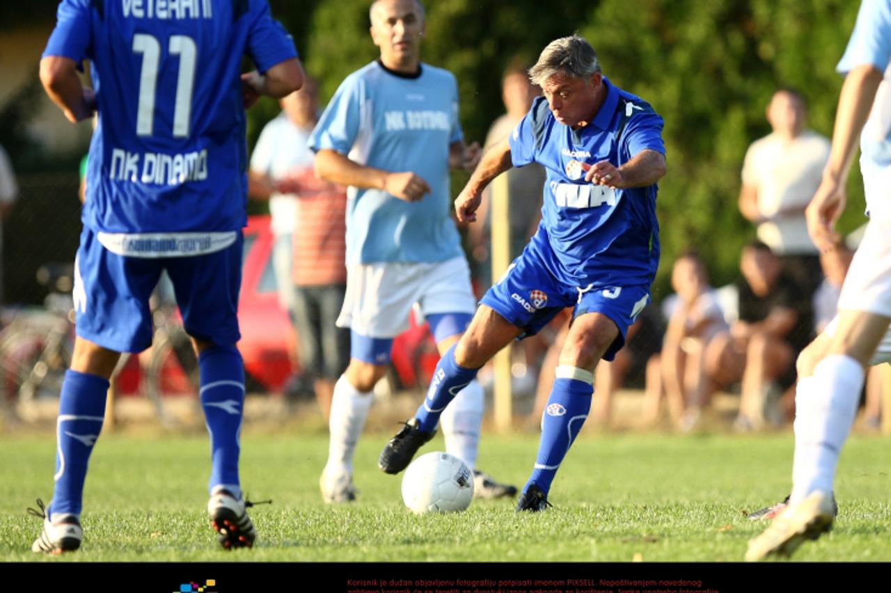 '15.09.2011., Zagreb - Na igralistu NK Botinca odigrana je utakmica izmedju veterana NK Botinec i legendi zagrebackog Dinama. Zlatko Cico Kranjcar. Photo: Davor Puklavec/PIXSELL'